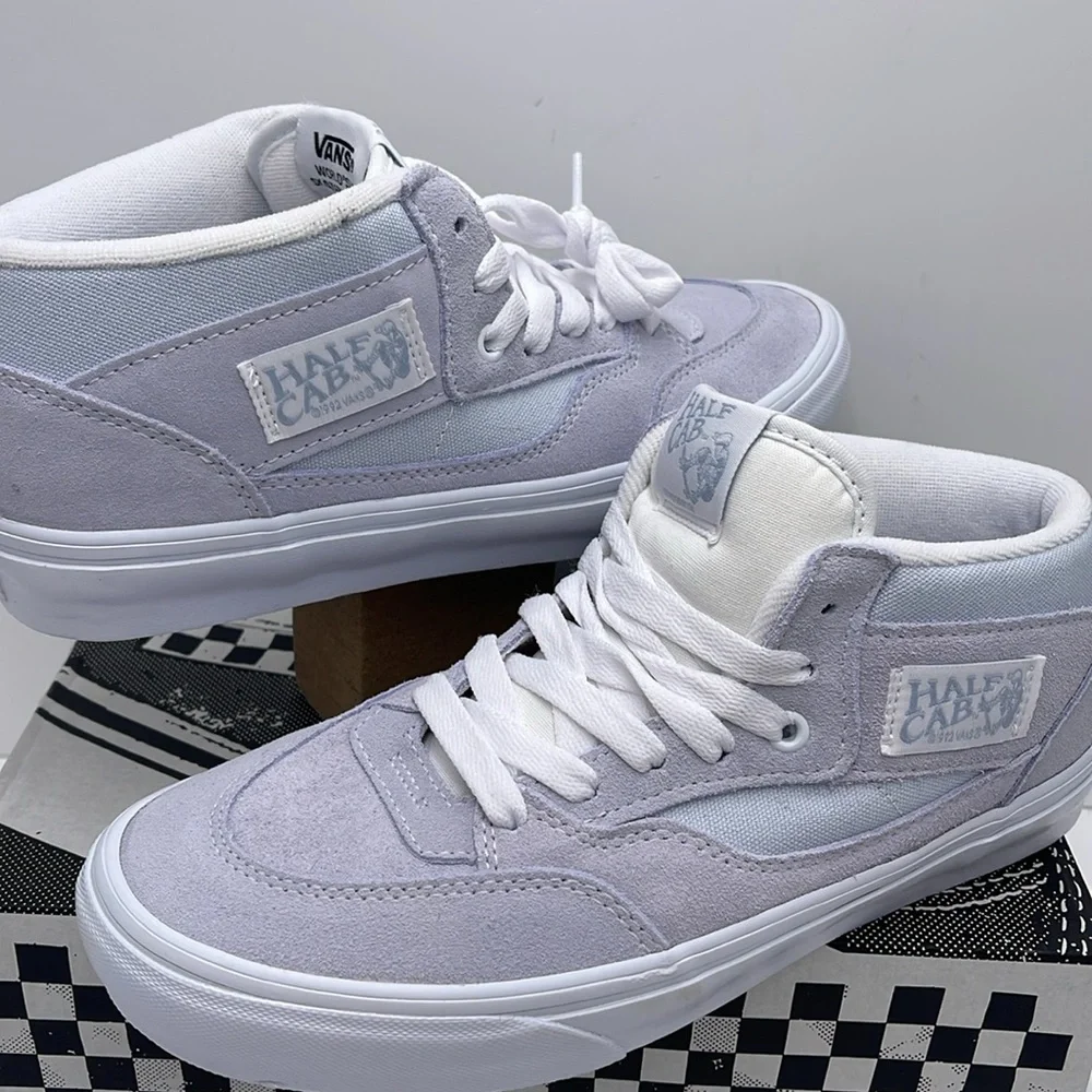 Vans WMNS Skate Half Cab
Light Blue/White
VN0A5KYABGX Sneakers - Picture 10 of 16